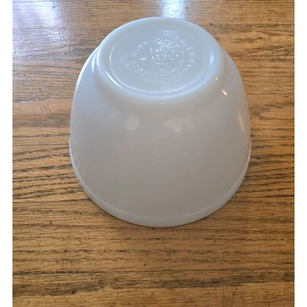 Vintage 50’s PYREX 401 Opal White Glass Mixing Nesting Bowl 16 Oz